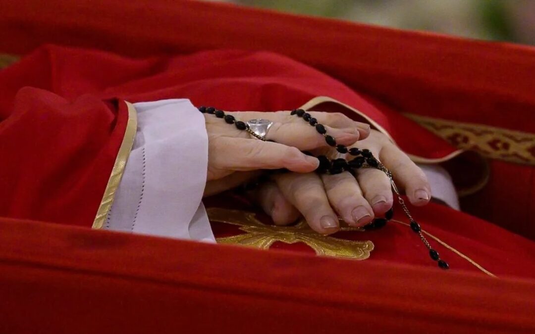 Inician los Novendiali: la Iglesia ora durante nueve días por el Papa Francisco