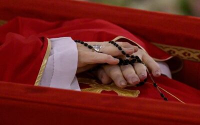 Inician los Novendiali: la Iglesia ora durante nueve días por el Papa Francisco